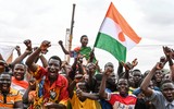 Hàng chục nghìn người Niger vây quanh căn cứ quân sự Pháp