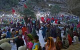 Chùm ảnh hơn 100.000 tín đồ Hindu hành hương tới ngôi đền trong hang động
