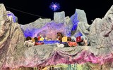 Chiêm ngưỡng hang đá 'khủng' đón Giáng sinh ở Nghệ An