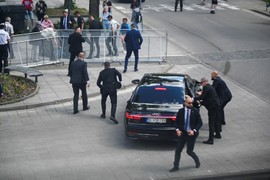 Hình ảnh hiện trường vụ Thủ tướng Slovakia bị bắn