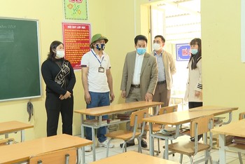 Đoàn công tác của Sở GD&ĐT Hà Giang cùng lãnh đạo huyện Vị Xuyên kiểm tra công tác phòng dịch Covid-19 tại trường PTDT Bán trú TH và THCS Lao Chải, xã Lao Chải