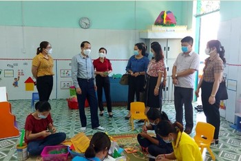 Lãnh đạo UBND tỉnh Hà Giang kiểm tra công tác chuẩn bị cho năm học 2021-2022. Ảnh: Văn Quân 