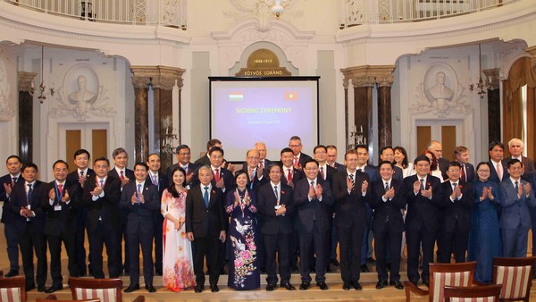 Các đại biểu tham dự Diễn đàn hợp tác giáo dục Việt Nam - Hungary.