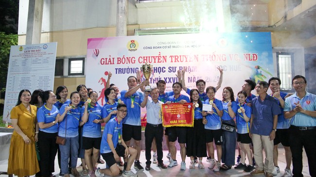 Trường THPT Thuận Hóa vô địch giải bóng chuyền truyền thống Trường ĐH Sư phạm, ĐH Huế.