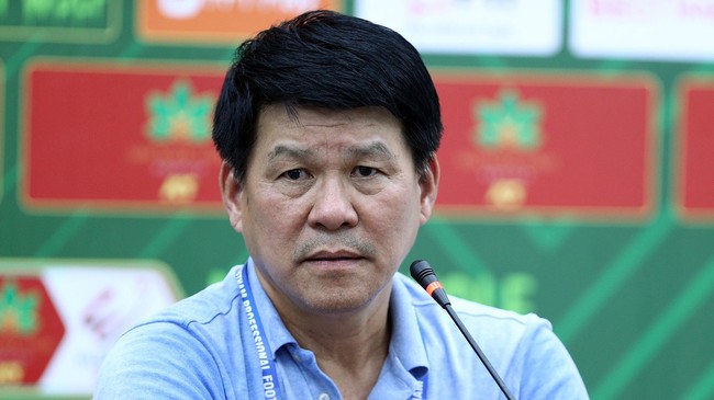 HLV Vũ Tiến Thành chê cầu thủ Hà Nội chơi tiểu xảo.