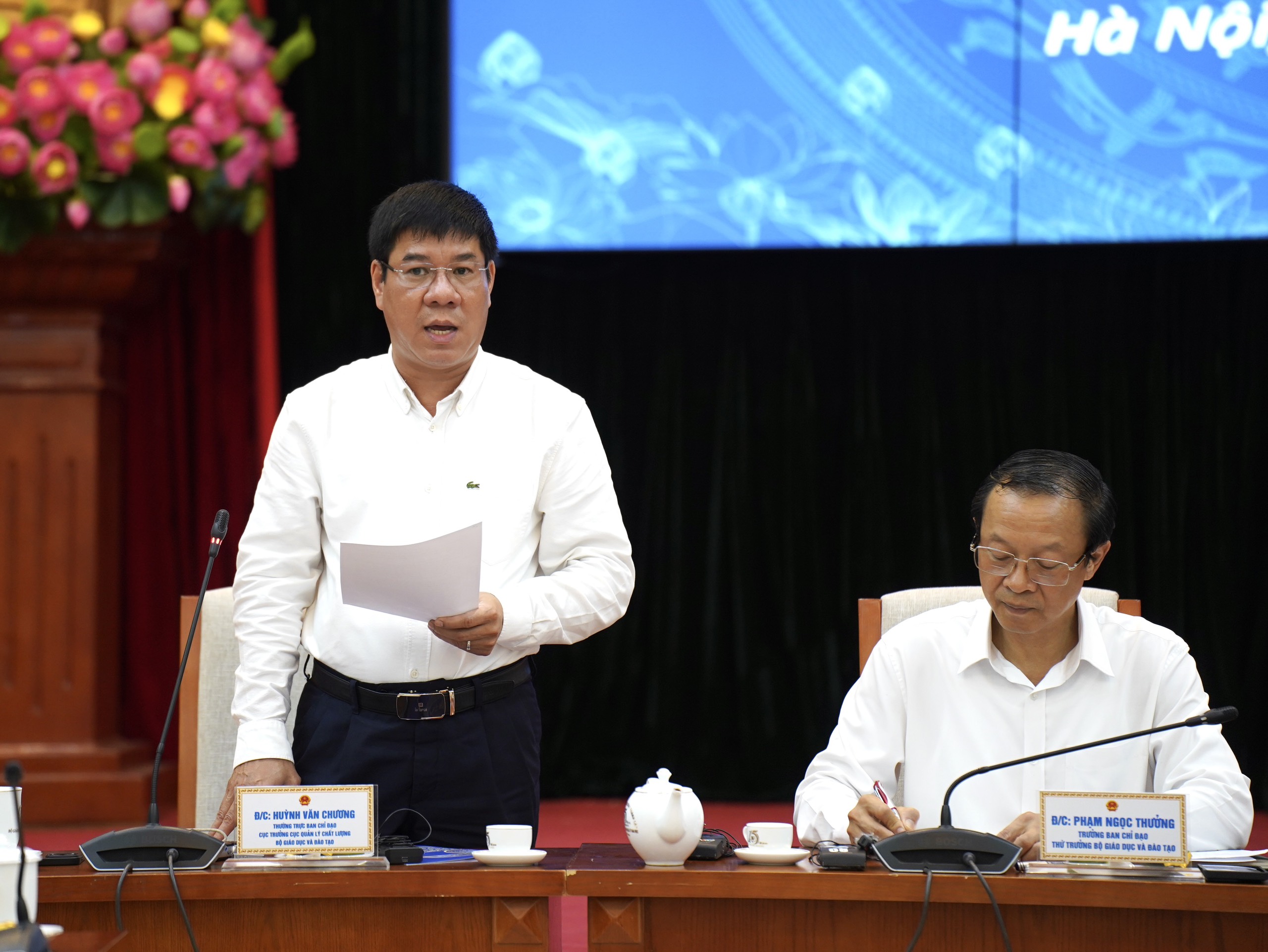 GS.TS Huỳnh Văn Chương - Cục trưởng Cục Quản lý chất lượng (Bộ GD&ĐT) báo cáo tại buổi họp báo.
