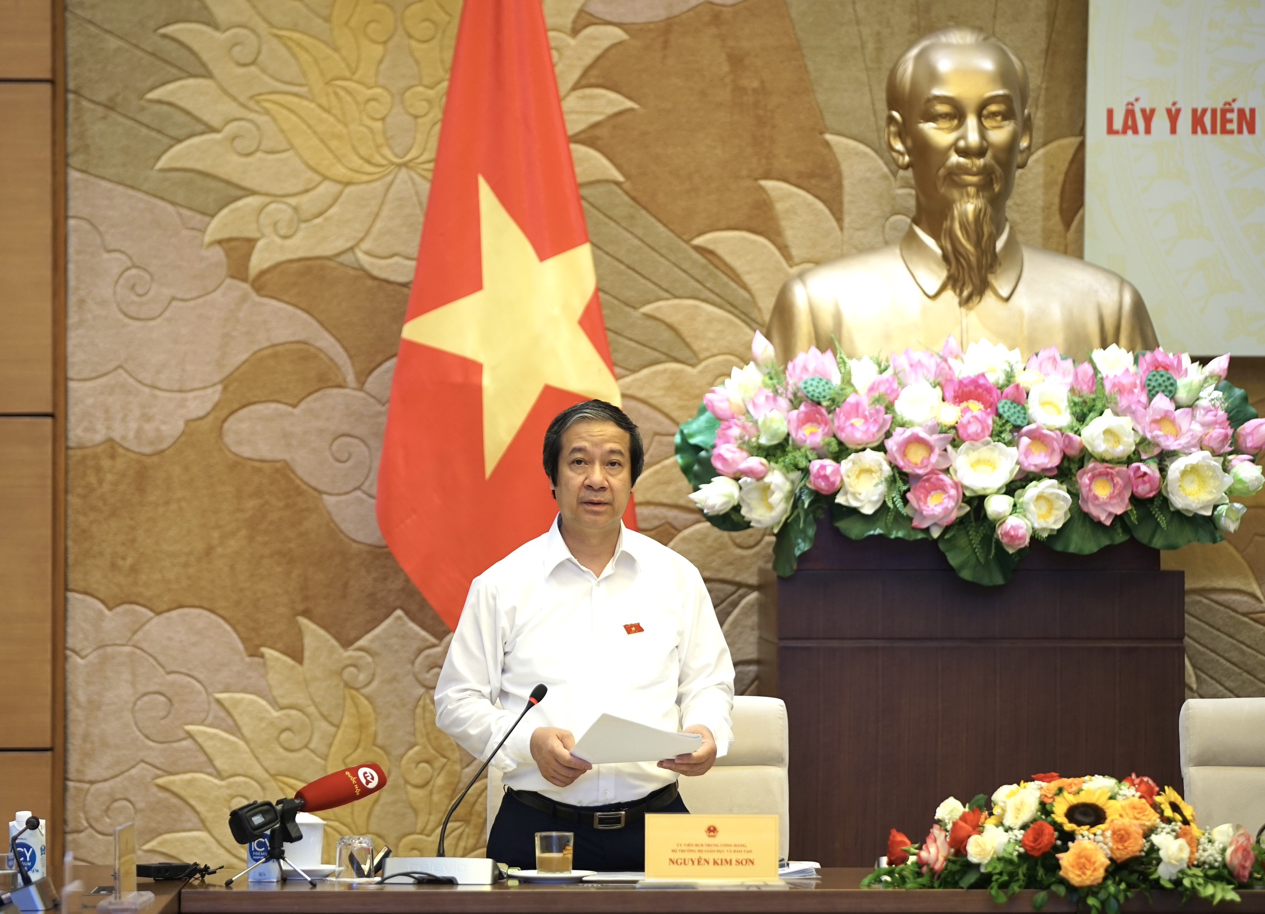 Bộ trưởng Nguyễn Kim Sơn phát biểu tại hội thảo.
