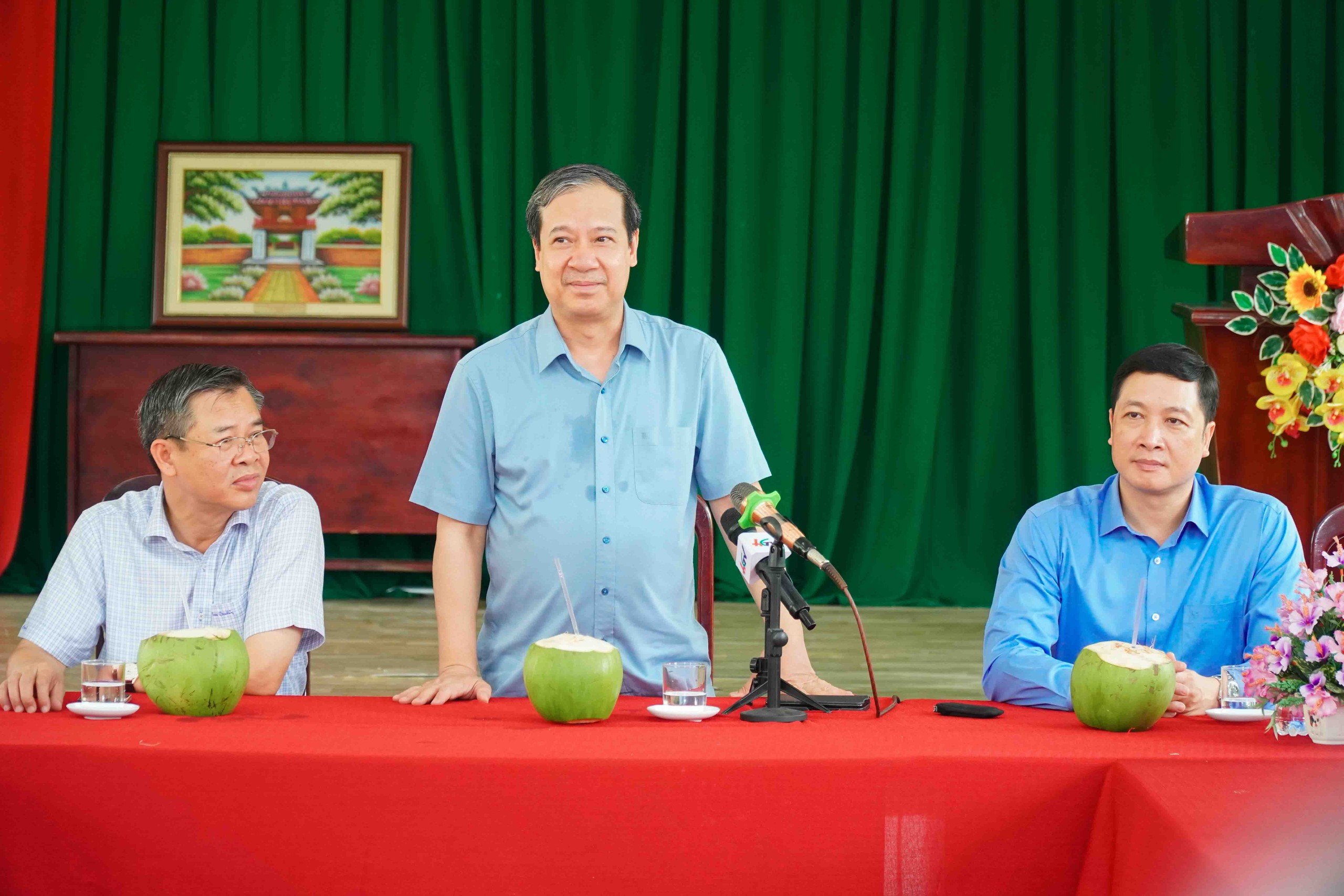 Bộ trưởng Nguyễn Kim Sơn phát biểu tại Trường THPT Tầm Vu.
