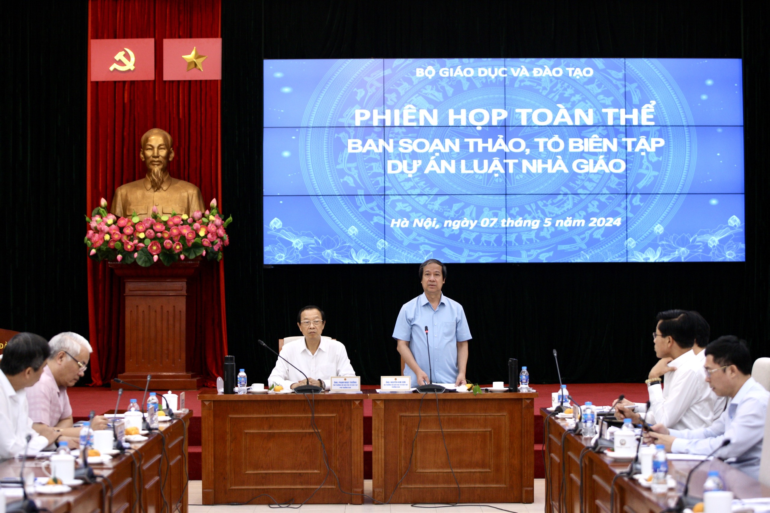 Bộ trưởng Bộ GD&ĐT Nguyễn Kim Sơn phát biểu kết luận phiên họp.