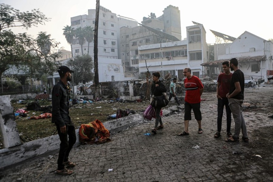 Quang cảnh bệnh viện ở Gaza sau một ngày chịu cuộc tấn công thảm khốc 