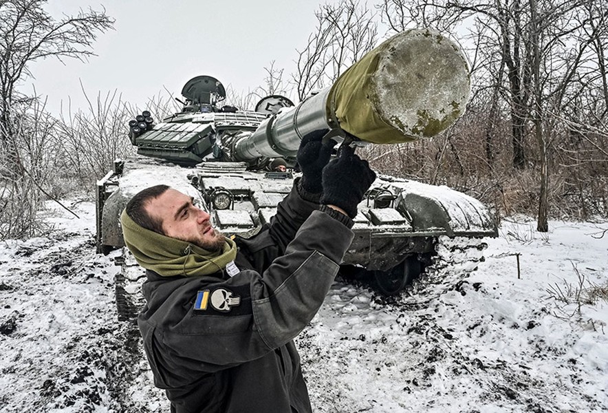 Chùm ảnh Ukraine xây rào chắn, đào hào, chuyển trọng tâm phòng thủ