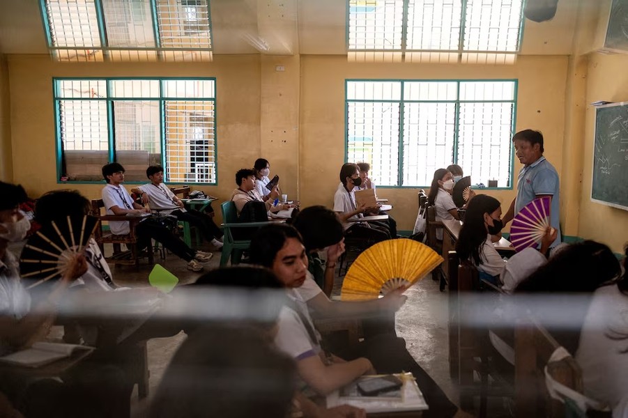 Chùm ảnh nóng như thiêu ở Philippines, nhiều trường học dạy trực tuyến