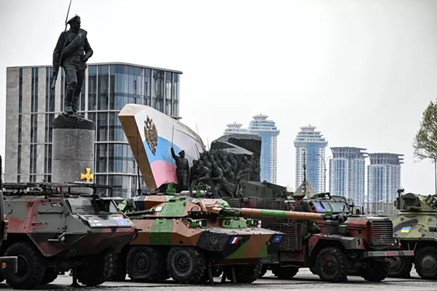 Hình ảnh Nga trưng bày chiến lợi phẩm thu được từ chiến trường