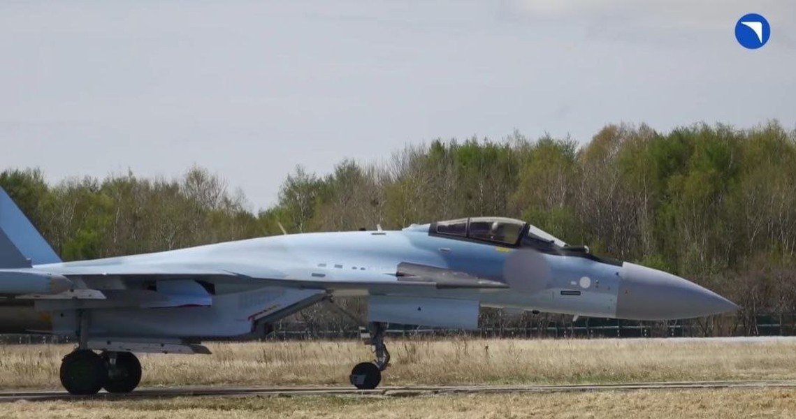 Hình ảnh Lực lượng hàng không vũ trụ nhận máy bay chiến đấu Su-35S mới 