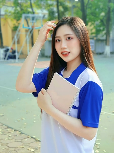 Nhan sắc nữ MC trẻ nhất Đài PTTH Hà Nội
