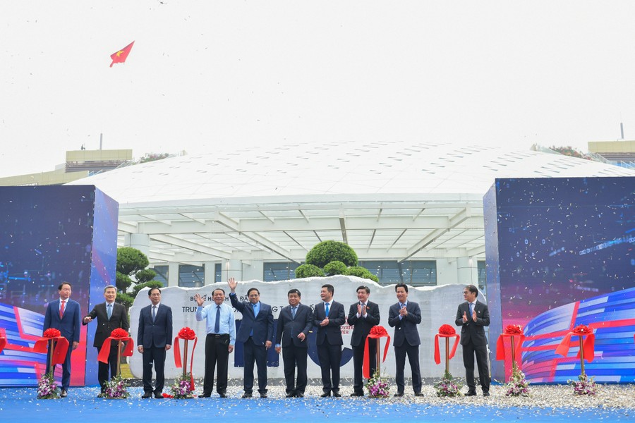 Thủ tướng cắt băng khánh thành Trung tâm Đổi mới sáng tạo Quốc gia