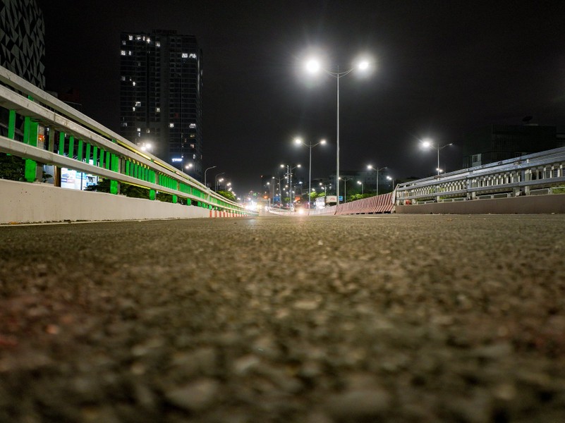 Thông xe hai cầu vượt thép Mai Dịch trong đêm