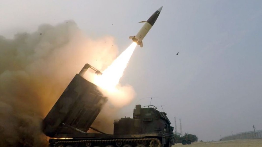 Mỹ nỗ lực cung cấp cho Kyiv tên lửa ATACMS mới có 'tầm bắn xa hơn'