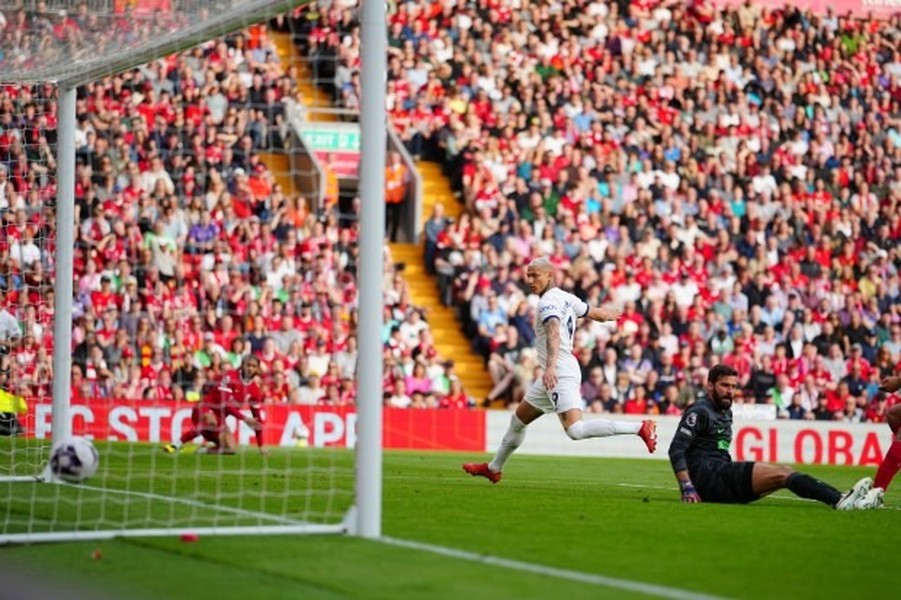 Liverpool dập tắt cơ hội dự Champions League của Tottenham 