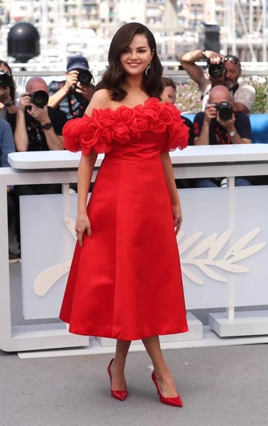 Yoona (SNSD) ngọt ngào như công chúa trên thảm đỏ Cannes 2024