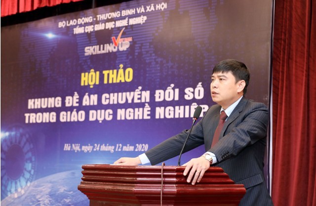Phó Tổng cục trưởng Tổng cục Giáo dục nghề nghiệp Phạm Vũ Quốc Bình phát biểu tại hội thảo
