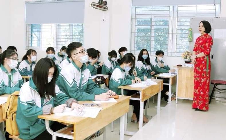 Giờ học ôn của cô giáo Nguyễn Thị Thu Hiền với HS lớp 12A7 Trường THPT Lý Thường Kiệt Tp Yên Bái (ảnh minh họa)