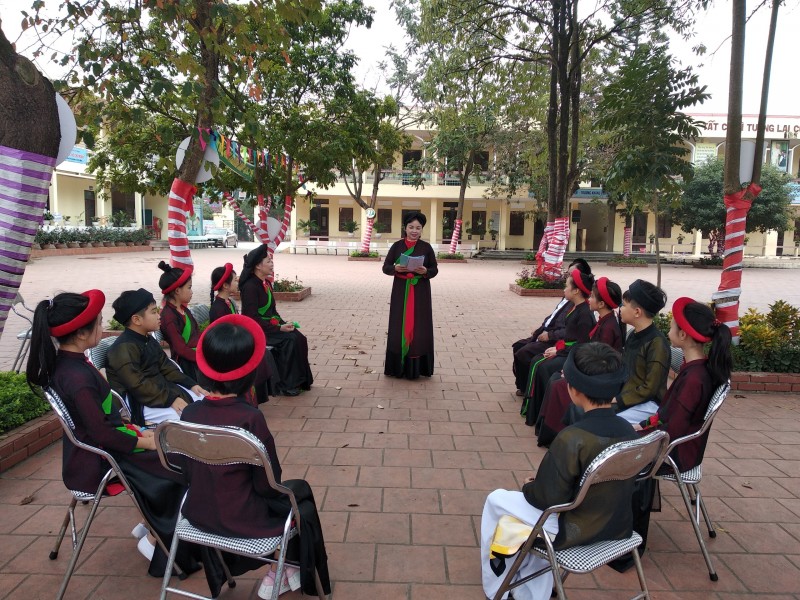 Dạy hát dân ca Quan họ Bắc Ninh trong các nhà trường.