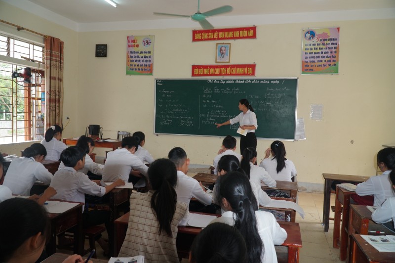 Giờ ôn tập cho học sinh lớp 9 Trường THCS Phan Thái Ất (xã Lĩnh Sơn, huyện Anh Sơn, Nghệ An)