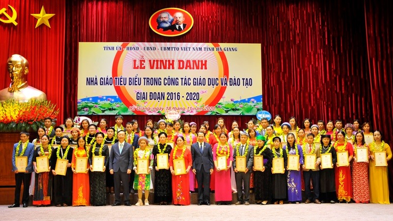 Lãnh đạo tỉnh Hà Giang chúc mừng 178 giáo viên, chiến sĩ biên phòng tiêu biểu