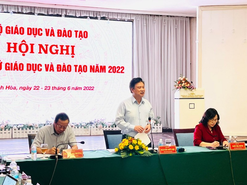 Thứ trưởng Bộ GD&ĐT Nguyễn Hữu Độ phát biểu khai mạc phiên 2