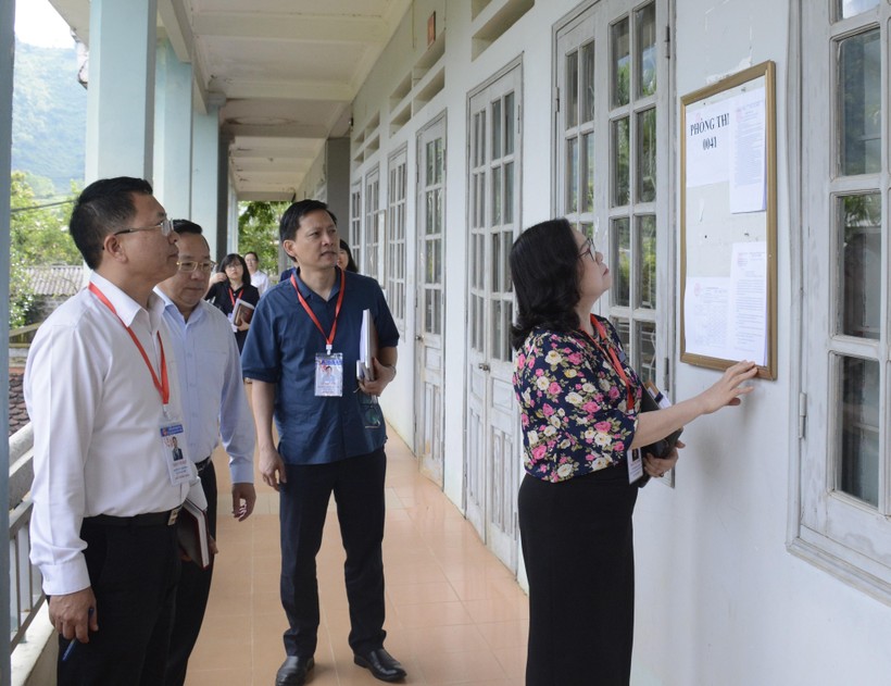 Thứ trưởng Ngô Thị Minh kiểm tra công tác chuẩn bị Kỳ thi tốt nghiệp THPT tại Lai Châu ảnh 1
