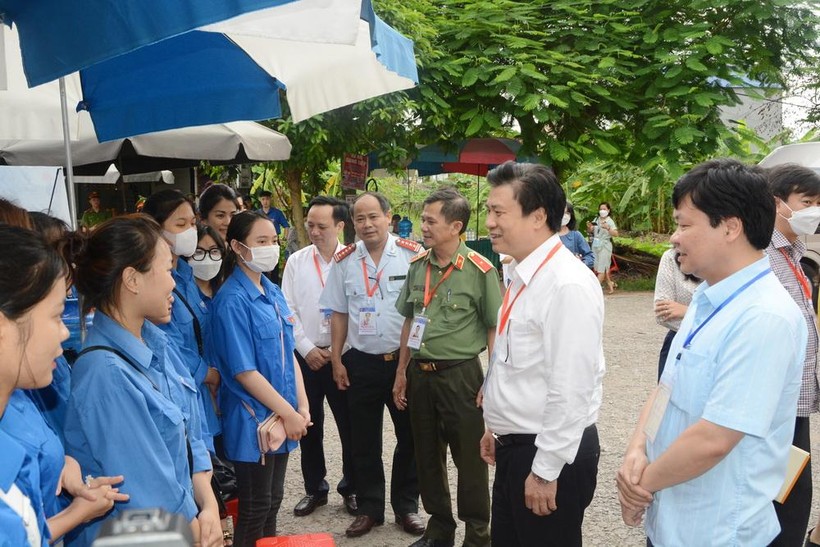 Thứ trưởng Nguyễn Hữu Độ kiểm tra công tác thi tốt nghiệp THPT tại Thái Nguyên ảnh 3