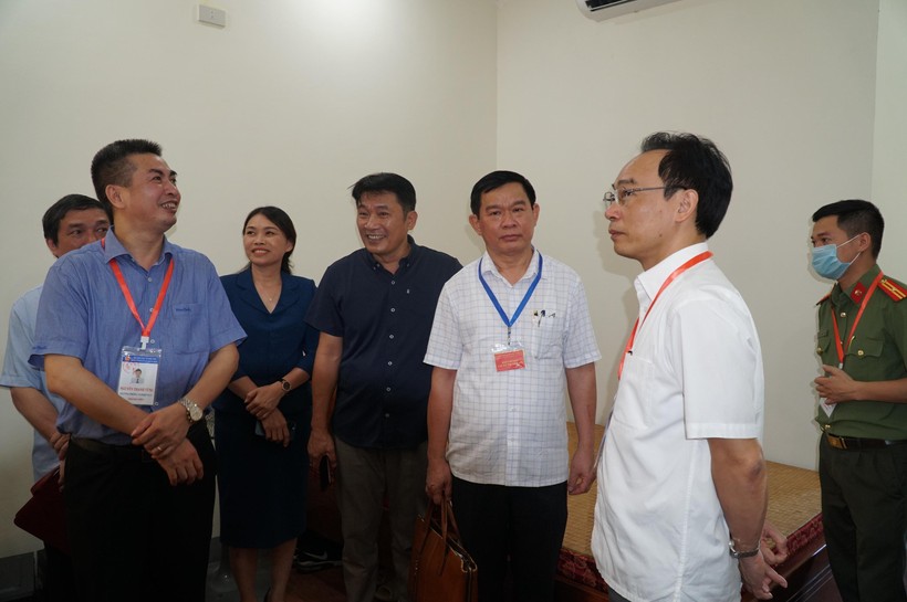 Thứ trưởng Hoàng Minh Sơn kiểm tra công tác chuẩn bị thi tốt nghiệp THPT tại Nghệ An ảnh 1