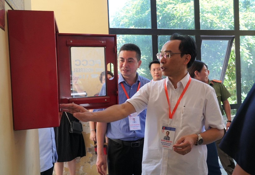 Thứ trưởng Hoàng Minh Sơn kiểm tra công tác chuẩn bị thi tốt nghiệp THPT tại Nghệ An ảnh 7