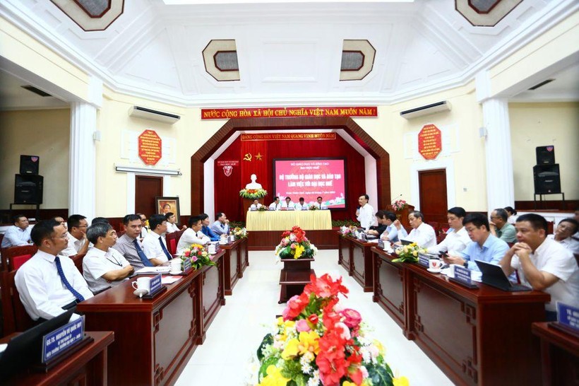 Bộ trưởng Nguyễn Kim Sơn: Bộ GD&ĐT mong muốn Đại học Huế thành Đại học Quốc gia ảnh 1