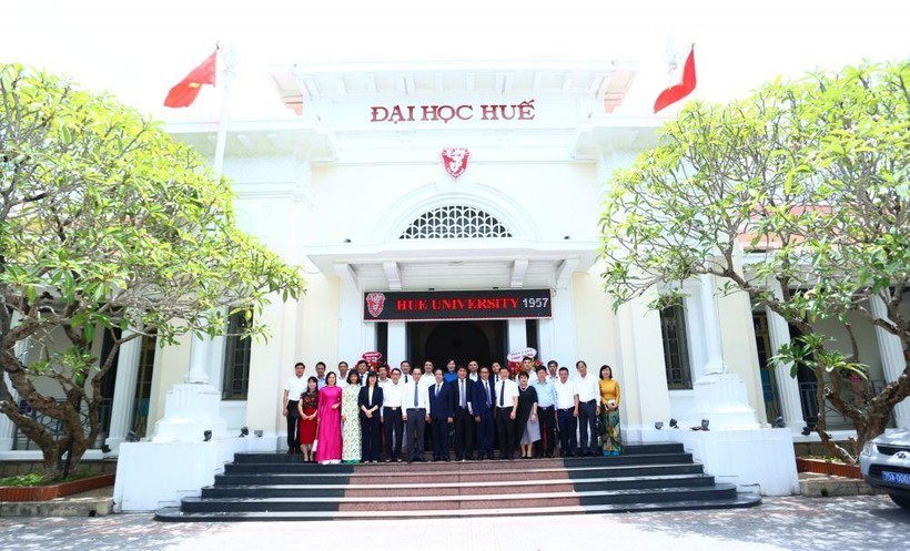 Bộ trưởng Nguyễn Kim Sơn: Bộ GD&ĐT mong muốn Đại học Huế thành Đại học Quốc gia ảnh 2
