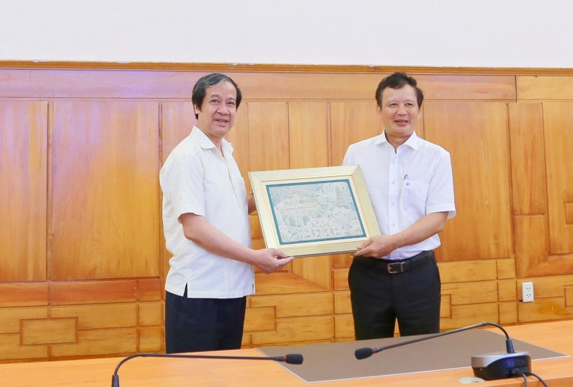 Bộ trưởng Nguyễn Kim Sơn: Giáo dục Thừa Thiên - Huế đang được đặc biệt quan tâm ảnh 6