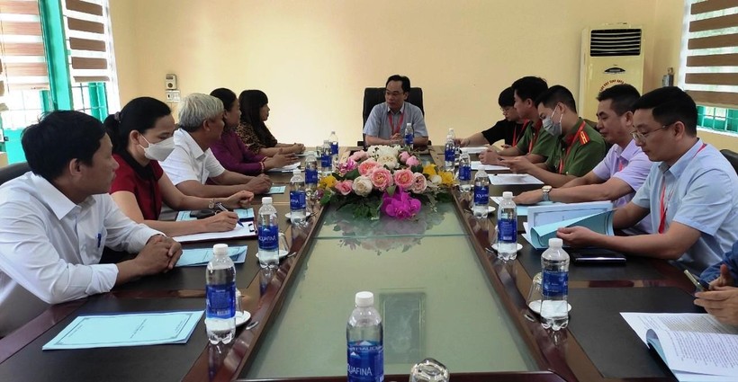 Thứ trưởng Hoàng Minh Sơn kiểm tra công tác chuẩn bị thi tốt nghiệp THPT tại Thanh Hóa ảnh 2