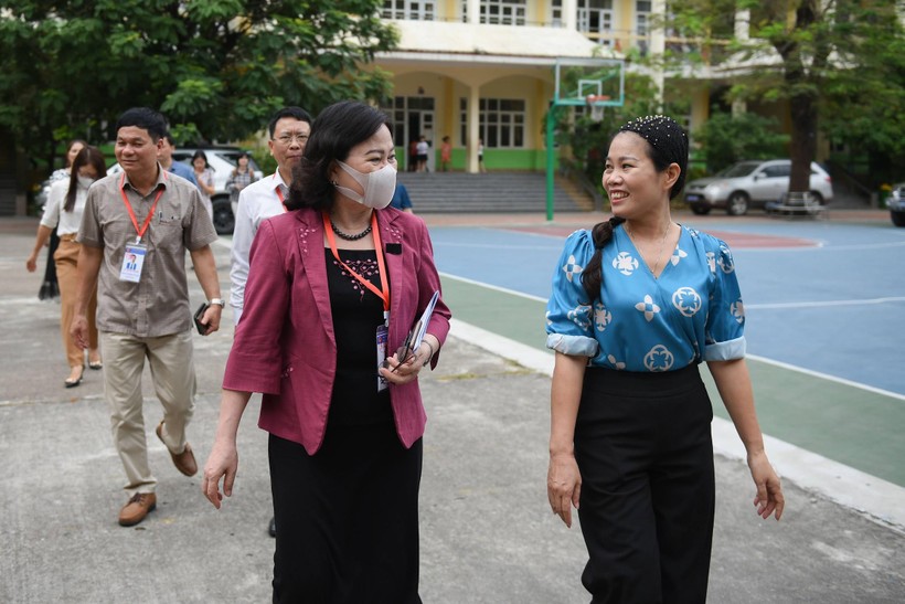 Thứ trưởng Ngô Thị Minh kiểm tra công tác tổ chức Kỳ thi tốt nghiệp THPT 2022 tại Quảng Ninh ảnh 6