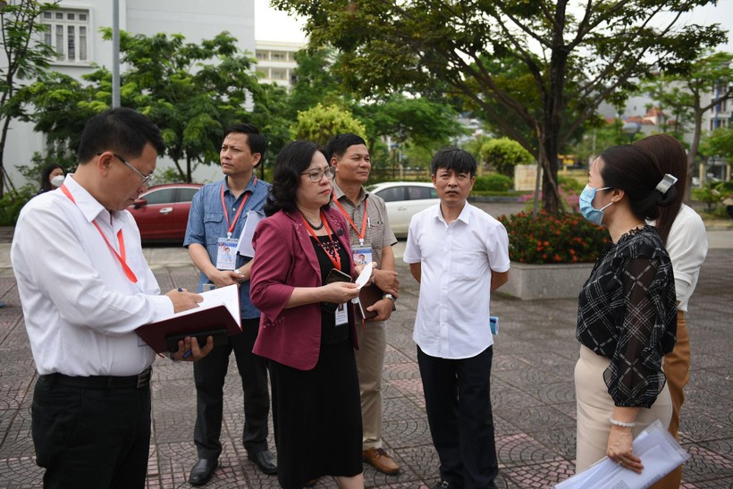 Thứ trưởng Ngô Thị Minh kiểm tra công tác tổ chức Kỳ thi tốt nghiệp THPT 2022 tại Quảng Ninh ảnh 2