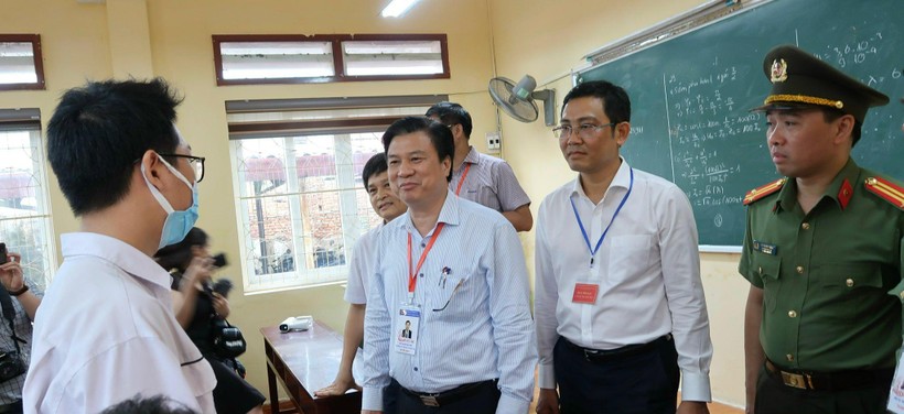 Thứ trưởng Nguyễn Hữu Độ: Địa phương cần chuẩn bị kĩ lưỡng, quyết liệt cho Kỳ thi tốt nghiệp THPT ảnh 2
