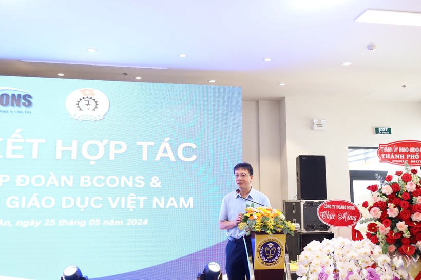 Ông Nguyễn Ngọc Ân - Chủ tịch Công đoàn Giáo dục Việt Nam phát biểu tại buổi lễ.