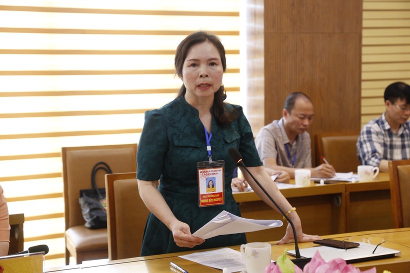 Bà Dương Bích Nguyệt, Giám đốc Sở GD&ĐT Lào Cai báo cáo tại buổi làm việc.