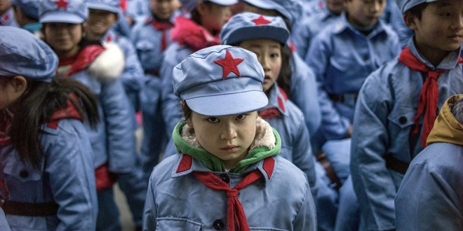 Tranh cãi học sinh Trung Quốc phải mặc đồng phục gắn GPS