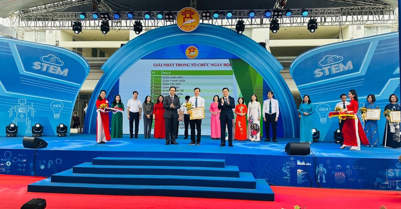 Ngành GD&ĐT quận Ba Đình đạt giải Nhất tại Ngày hội CNTT và STEM ngành giáo dục Hà Nội.