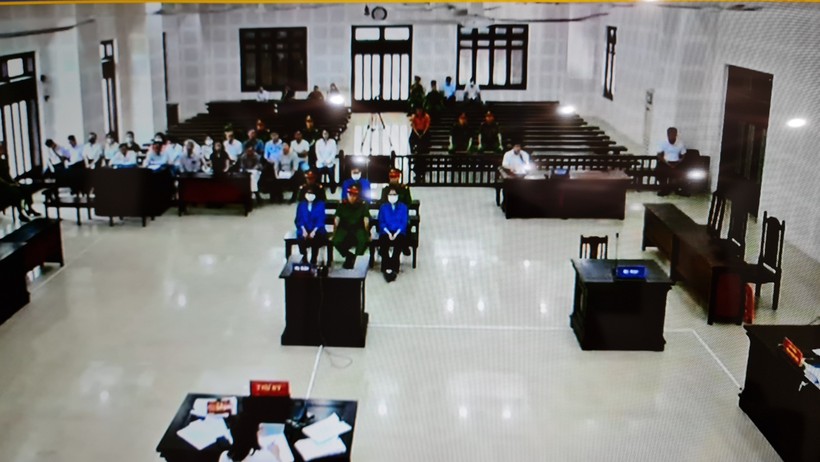Phiên tòa xét xủ cựu Giám đốc CDC Đà Nẵng và 2 thuộc cấp về tội Tham ô tài sản. Ảnh: H. Vinh.