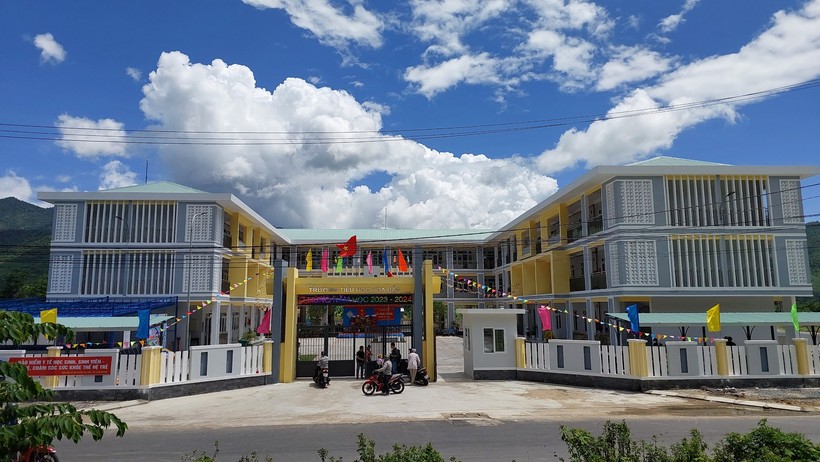 Trường Tiểu học Hòa Bắc được xây dựng mới tại thôn Phò Nam. Ảnh: Hoàng Vinh. 