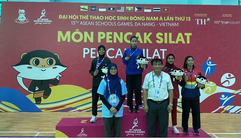 Vận động viên Việt Nam giành Huy chương Vàng môn Pencak Silat. 