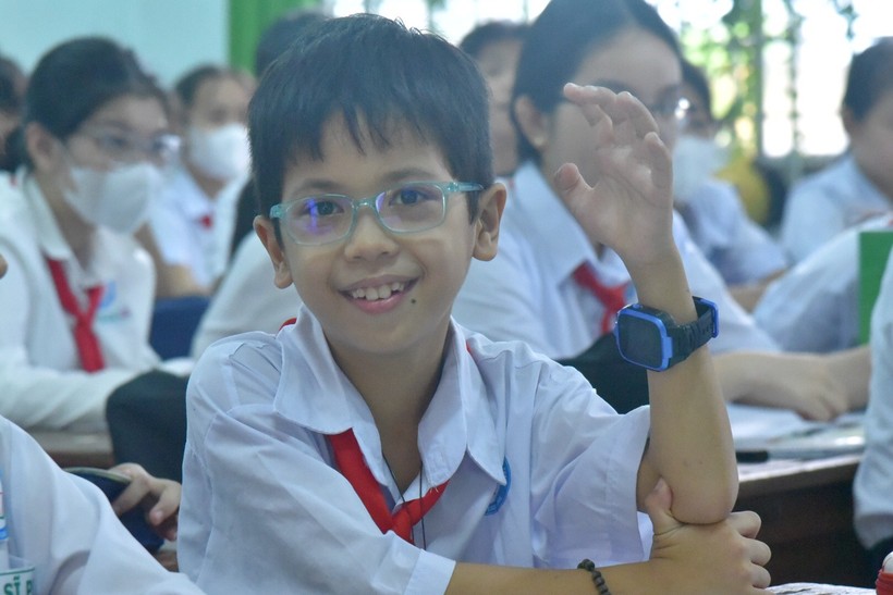 Em Lữ Hoài Thương tại lớp học 6/9 Trường THCS Nguyễn Chí Thanh.