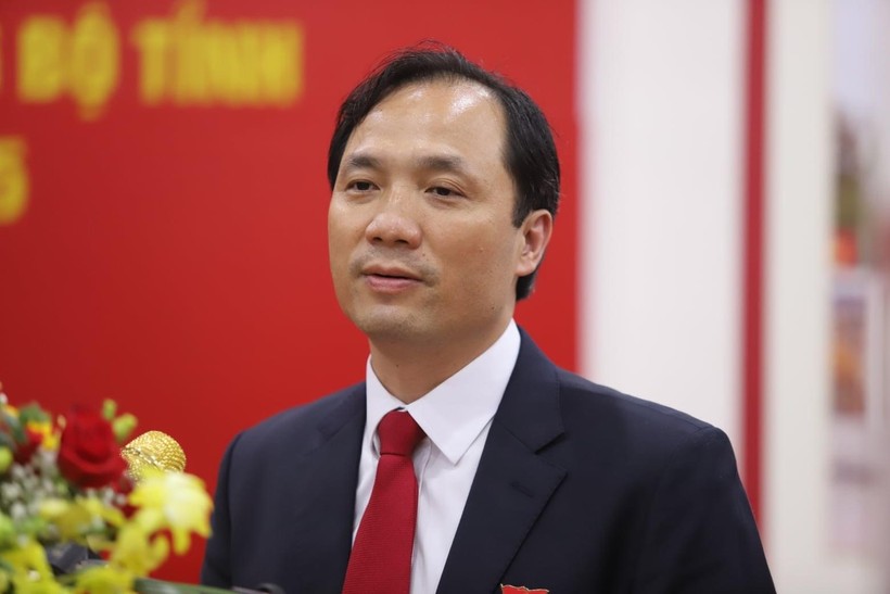 Ông Hoàng Trung Dũng - Bí thư Tỉnh ủy Hà Tĩnh được bầu giữ chức vụ Chủ tịch HĐND tỉnh.